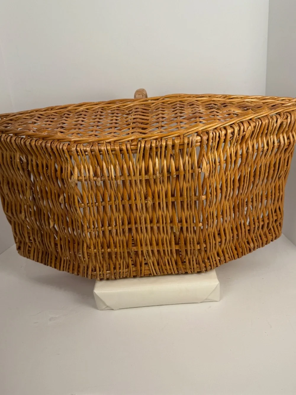 Vintage Woven English Willow/Wicker Garden Basket With Handle